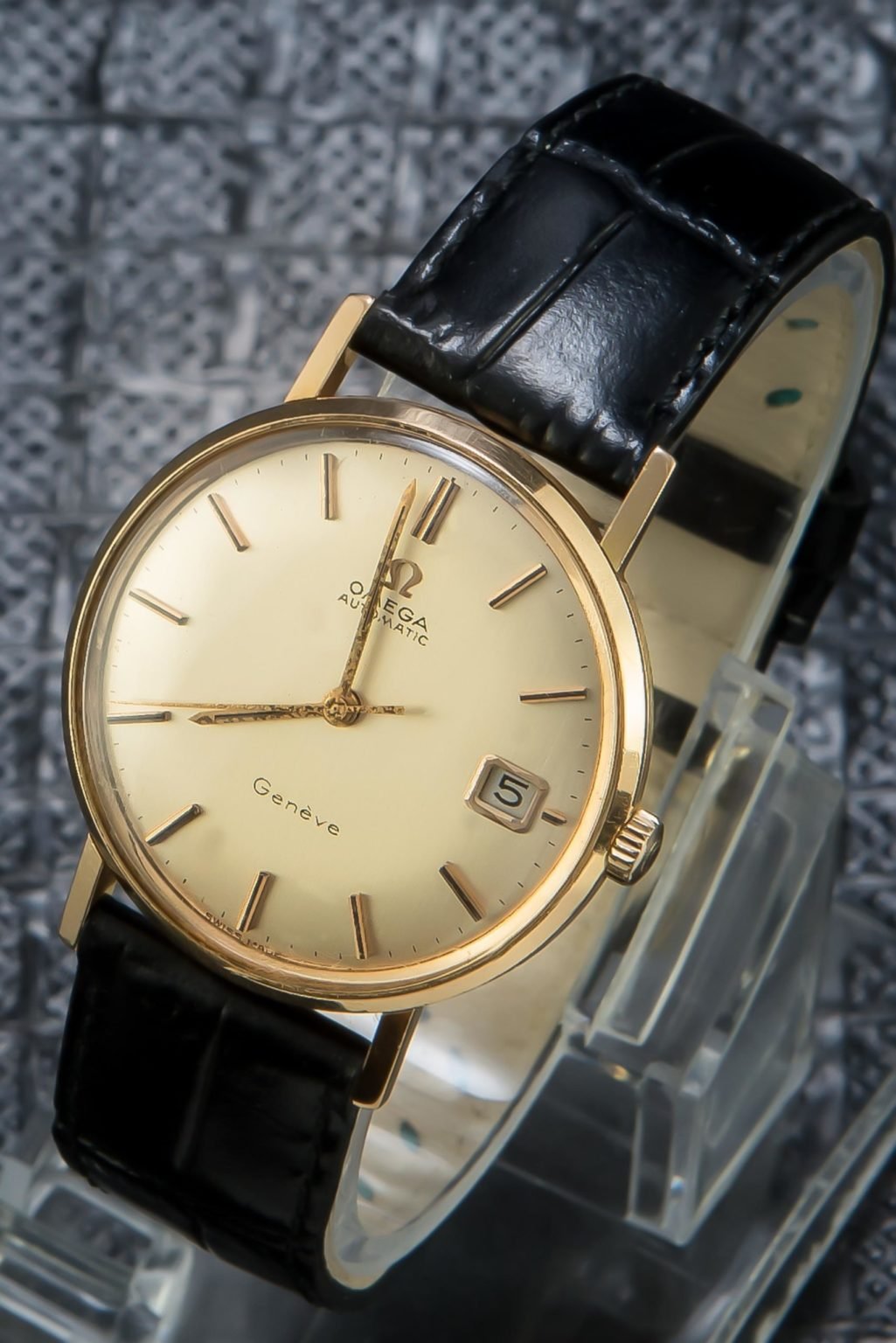 Omega Classic Vintage 14K Rose Gold 36mm Automatic - Pawndeluxe ...