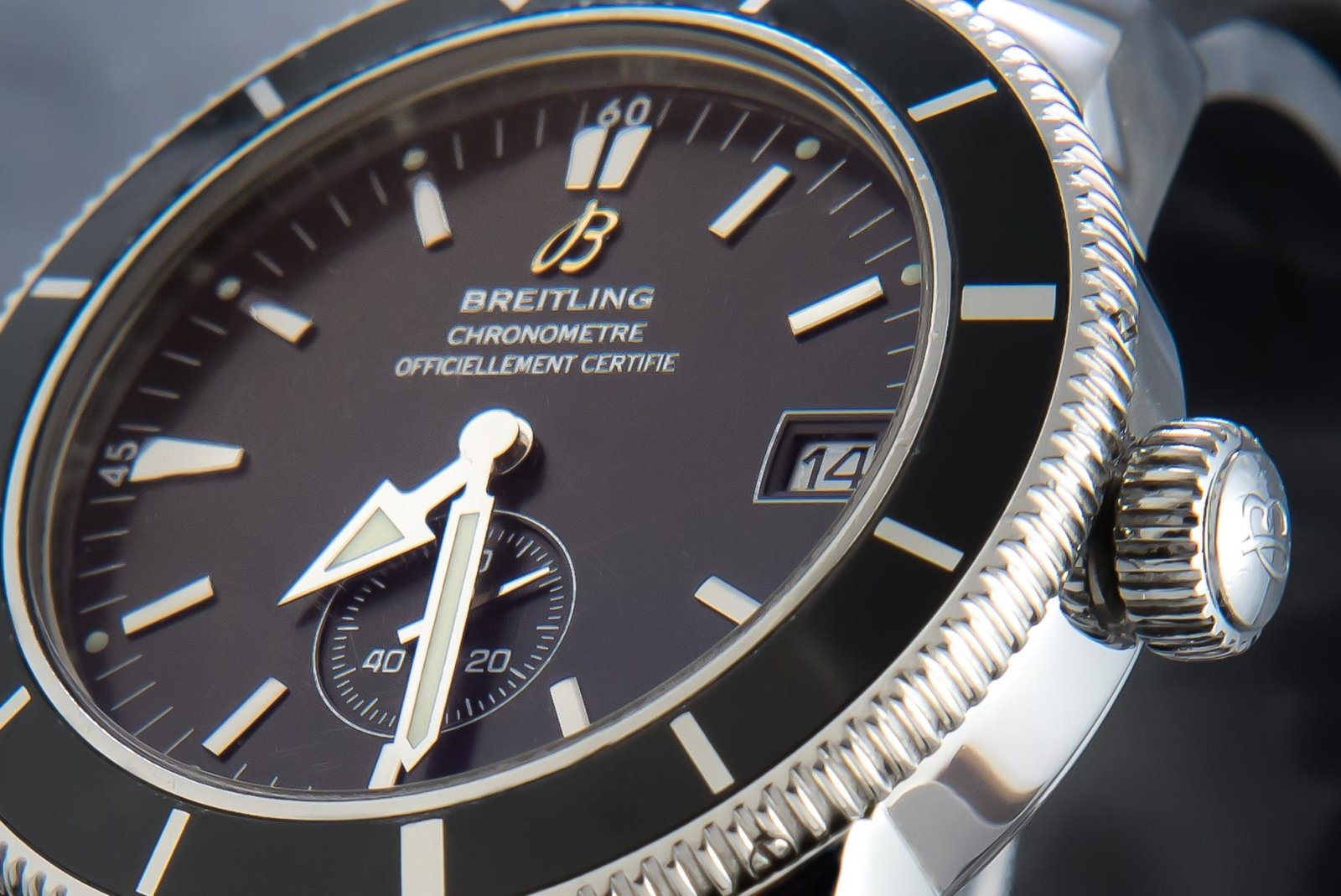 breitling superocean a37320