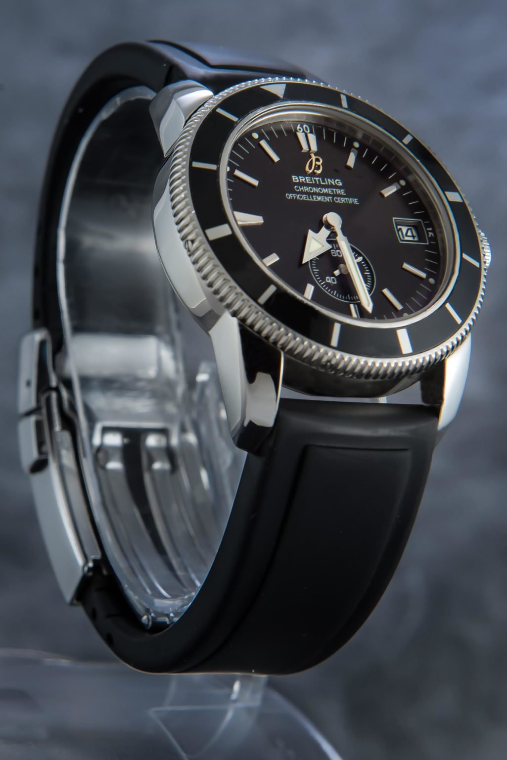 breitling superocean a37320