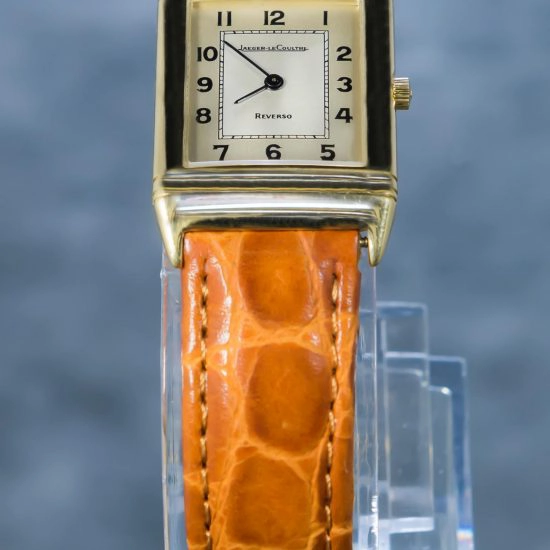 Jaeger-LeCoultre Reverso Classique 18K Yellow Gold Mid Size - 140.105