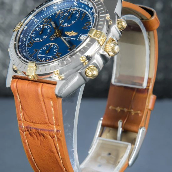 Breitling Chronomat B13050 right