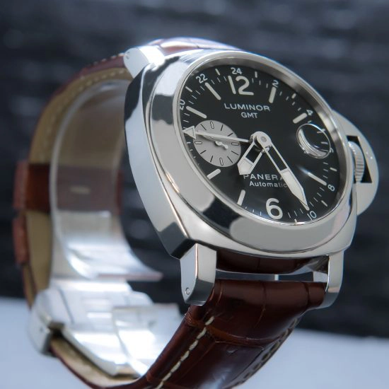Panerai Luminor GMT Automatic PAM 01088 left